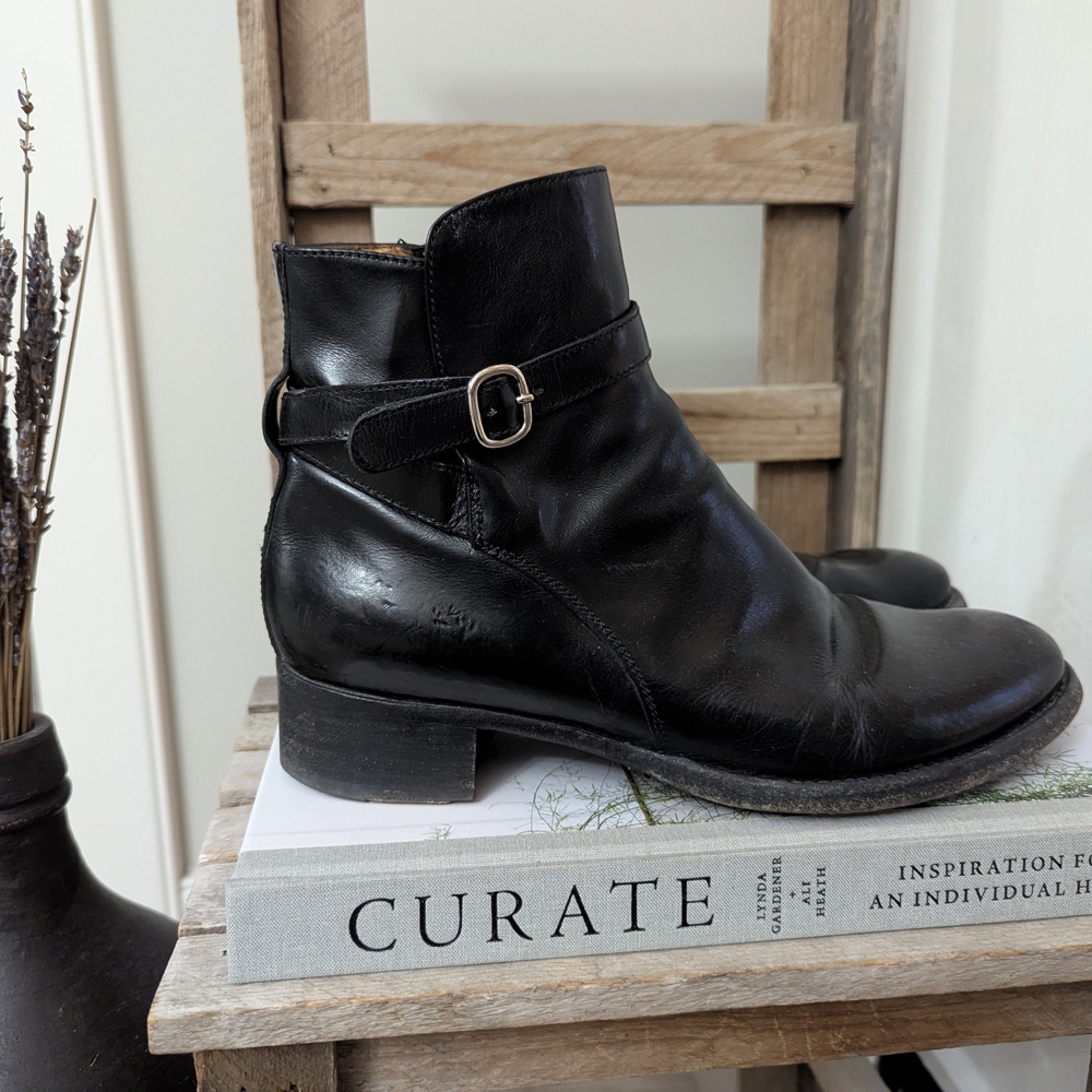 Gorgeous Leather Ankle Boots with Buckle by Officine Creative